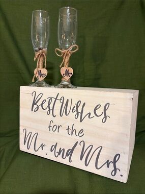 Mr and Mrs Bridal Champagne Flutes and Envelope Box